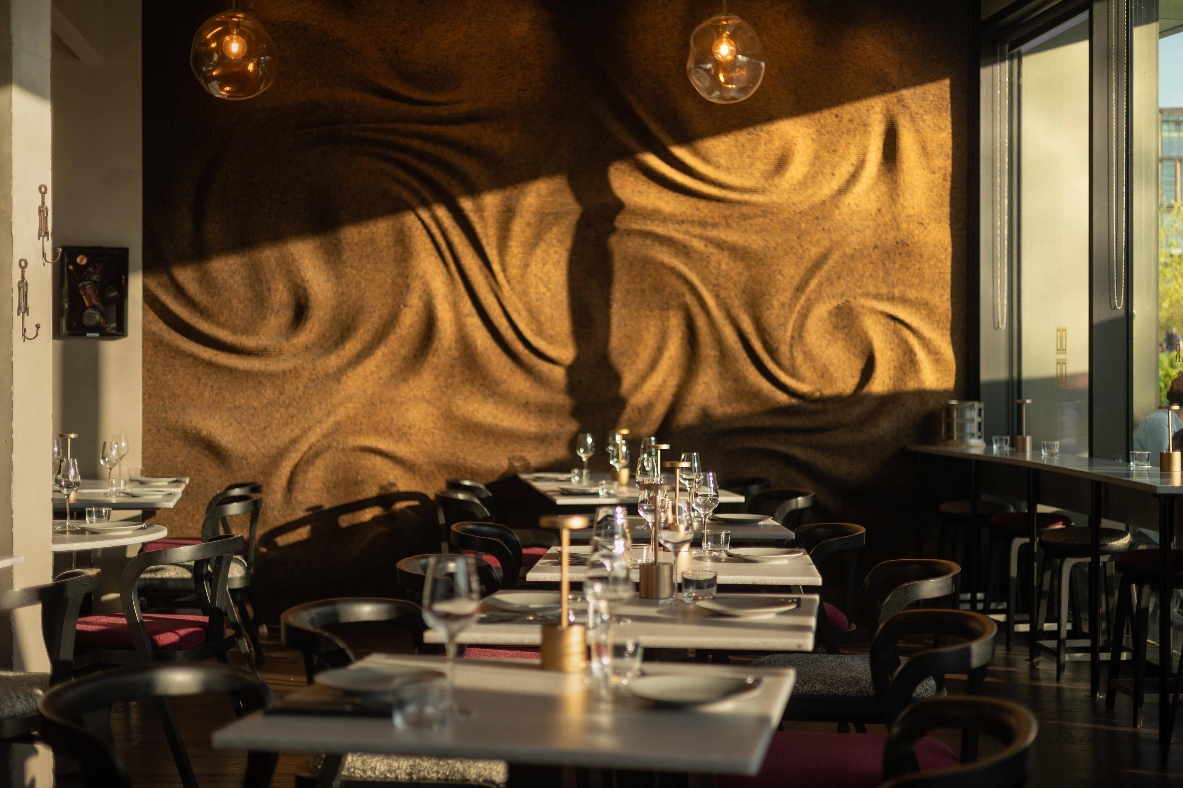 Porte Noir dining area