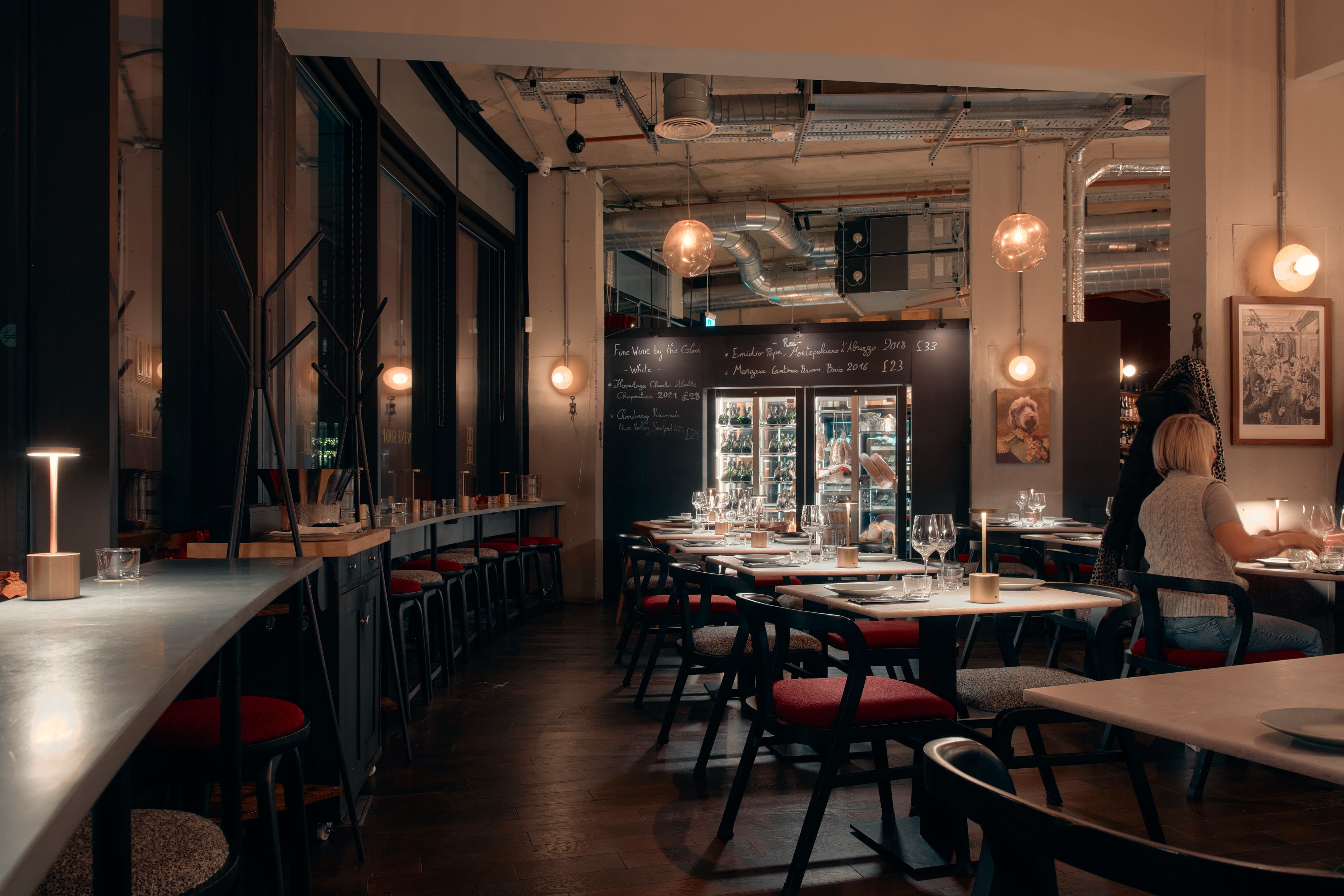 Porte Noir dining room